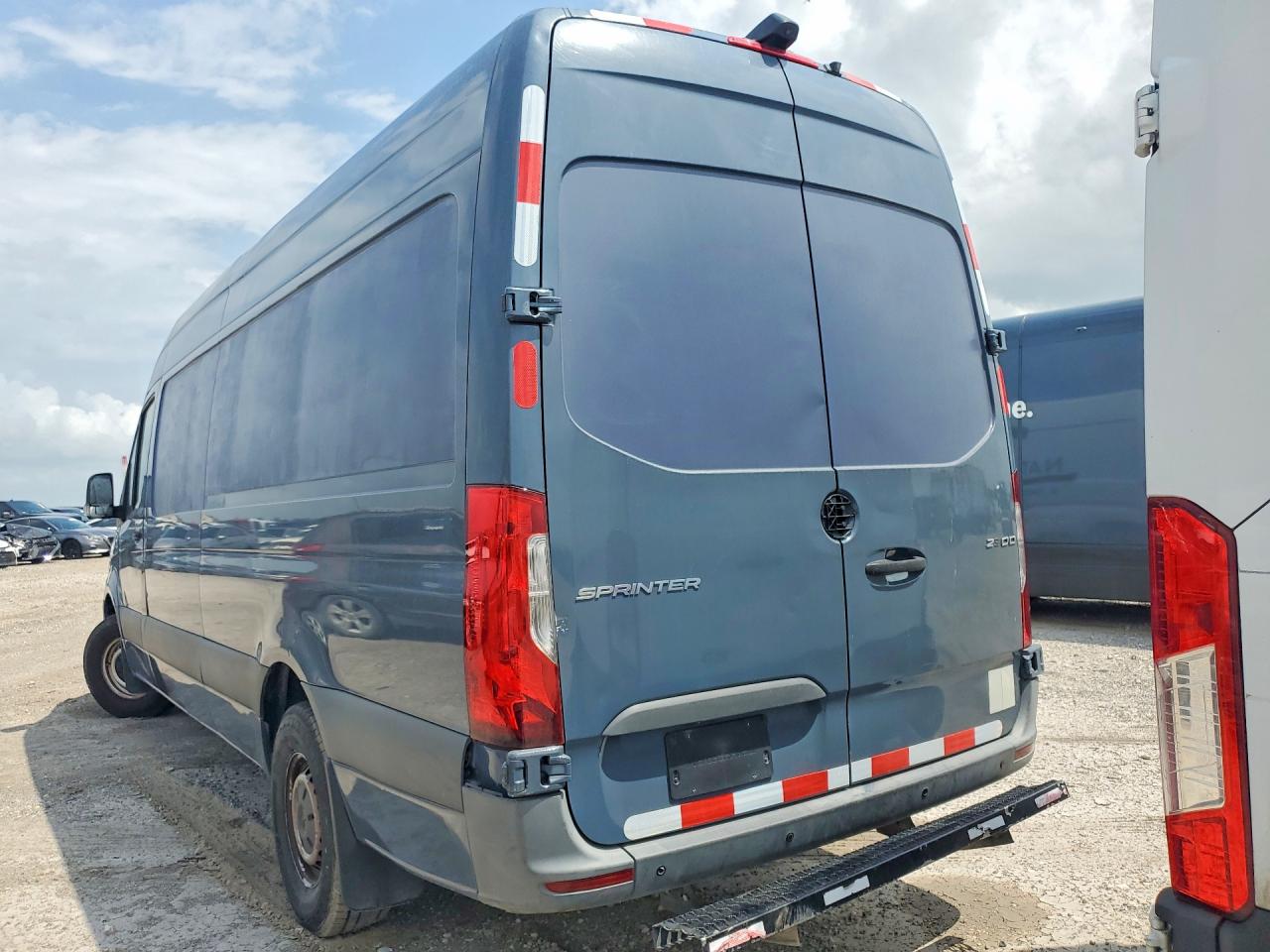Mercedes-Benz Sprinter 2500