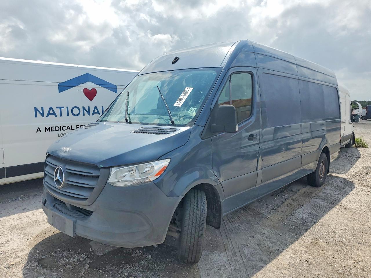 Salvage Mercedes-Benz Sprinter Image