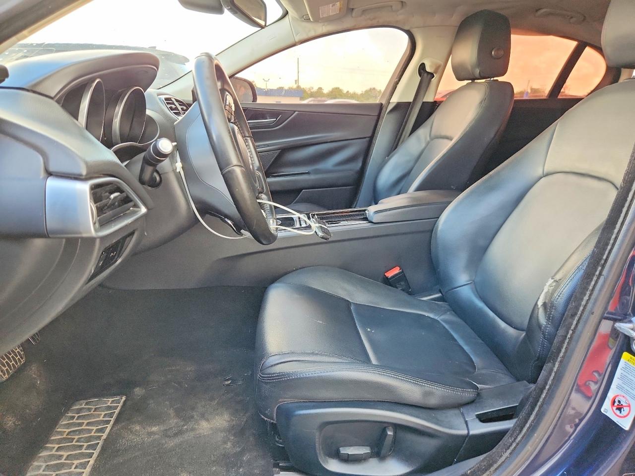 Jaguar XE Premium
