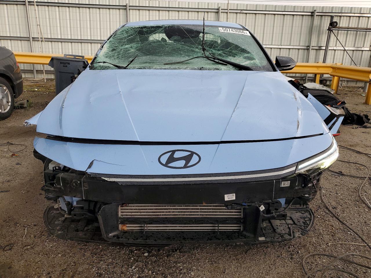 Hyundai ELANTRA Base