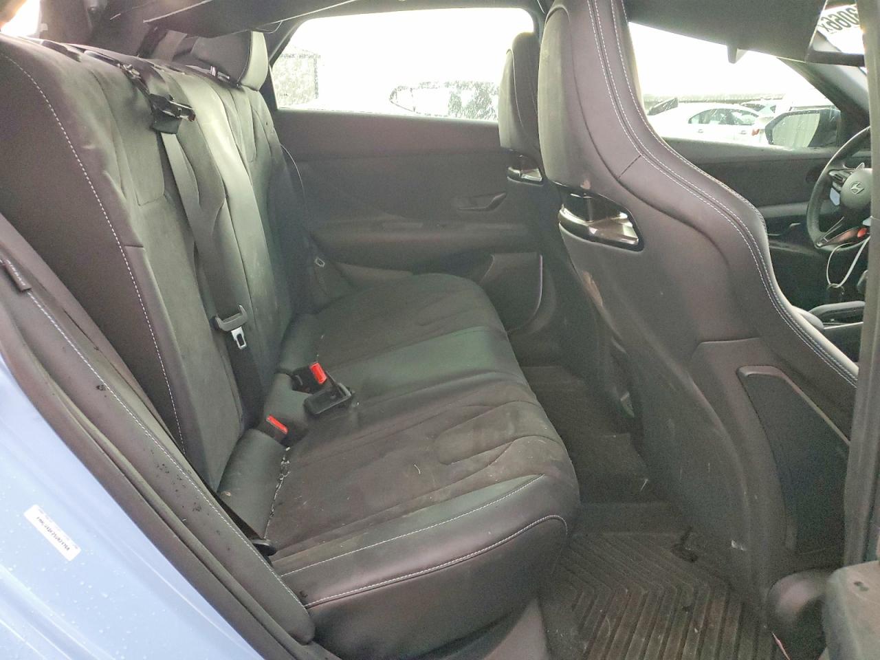 Hyundai ELANTRA Base