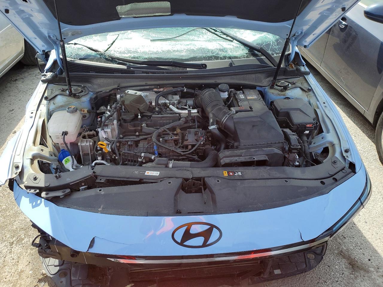 Hyundai ELANTRA Base