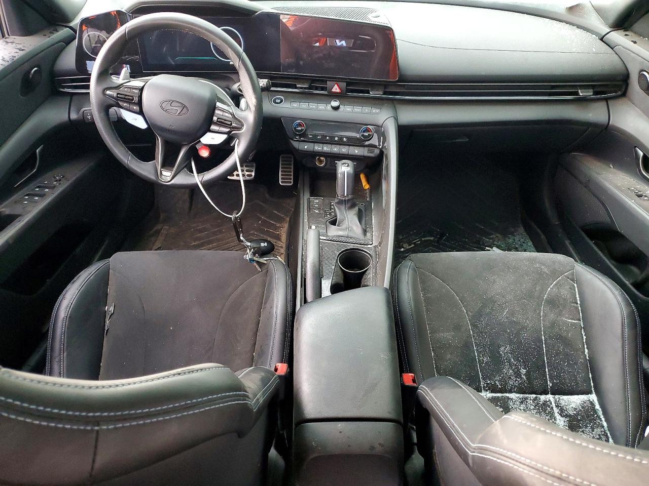 Hyundai ELANTRA Base