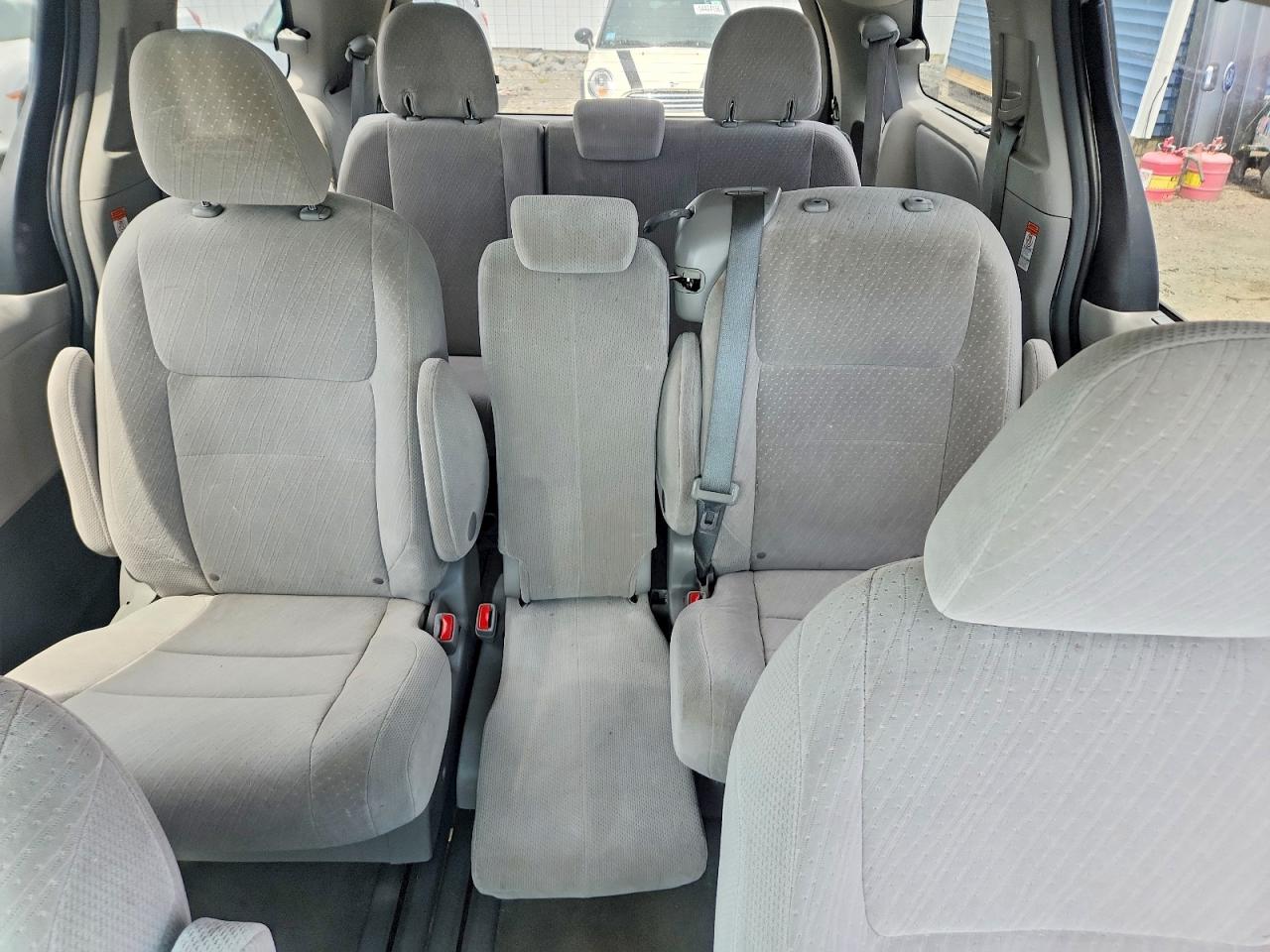 Toyota Sienna Le
