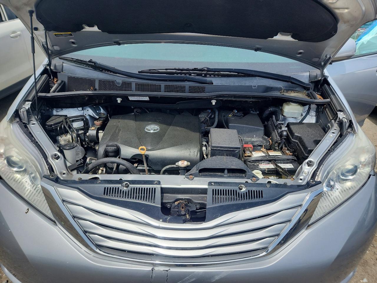 Toyota Sienna Le