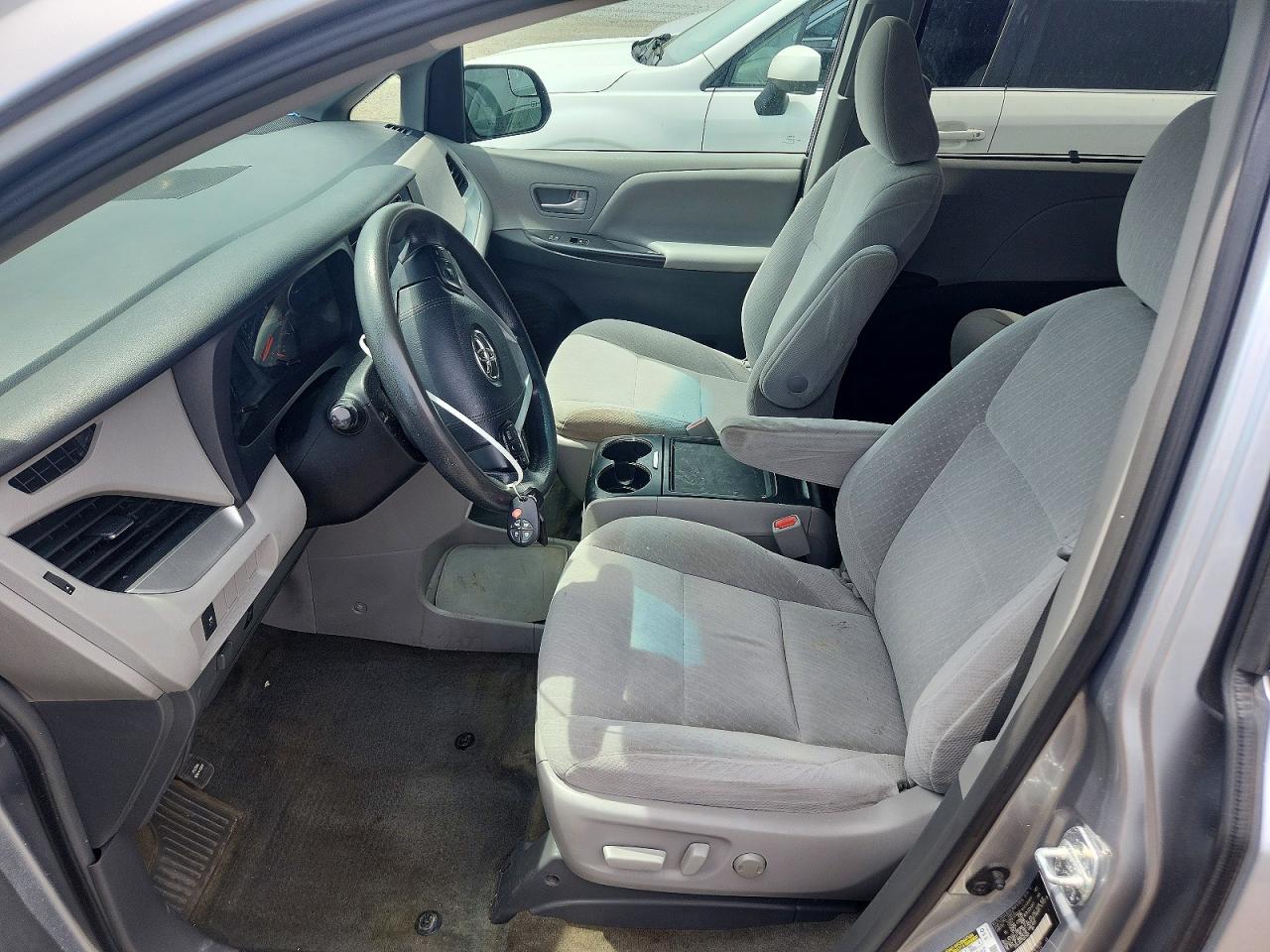Toyota Sienna Le