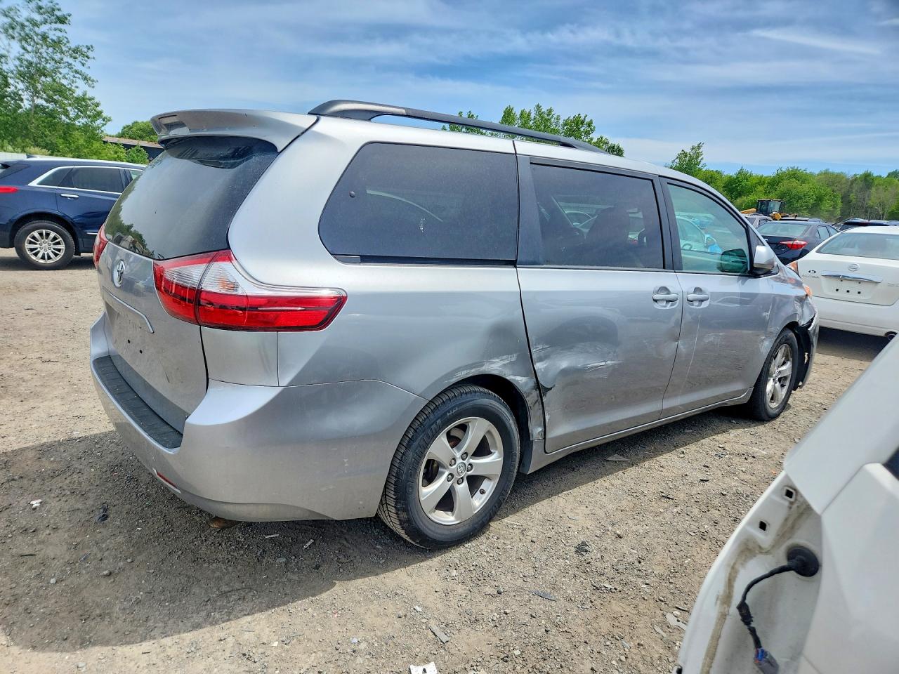 Toyota Sienna Le