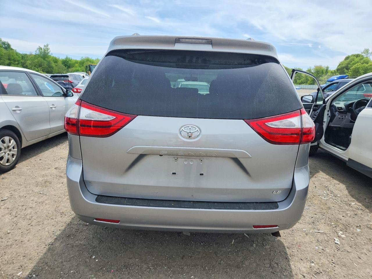 Toyota Sienna Le