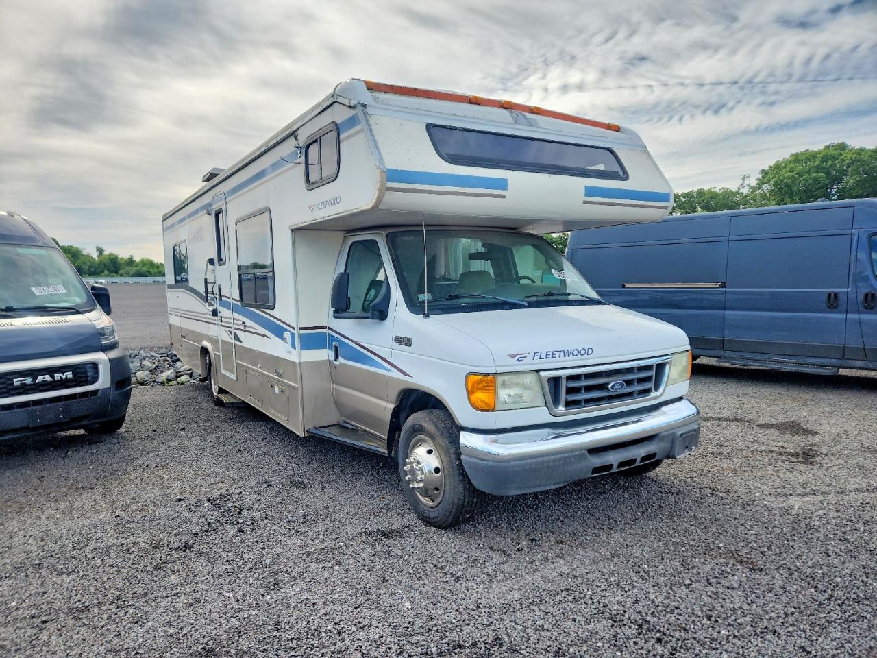 Salvage Fleetwod Econoline Image