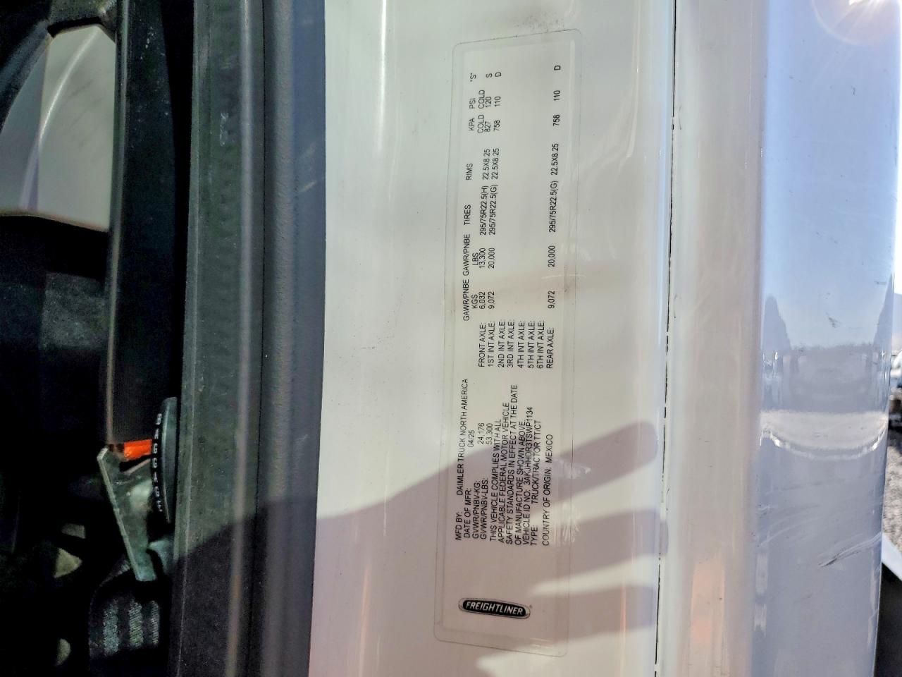 Freightliner Cascadia 126