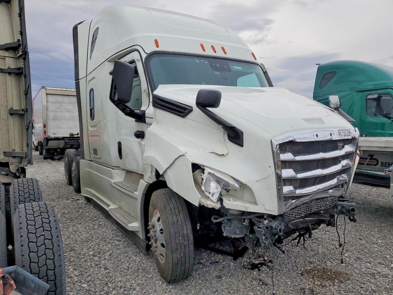 Salvage Freightliner Cascadia 126 Image