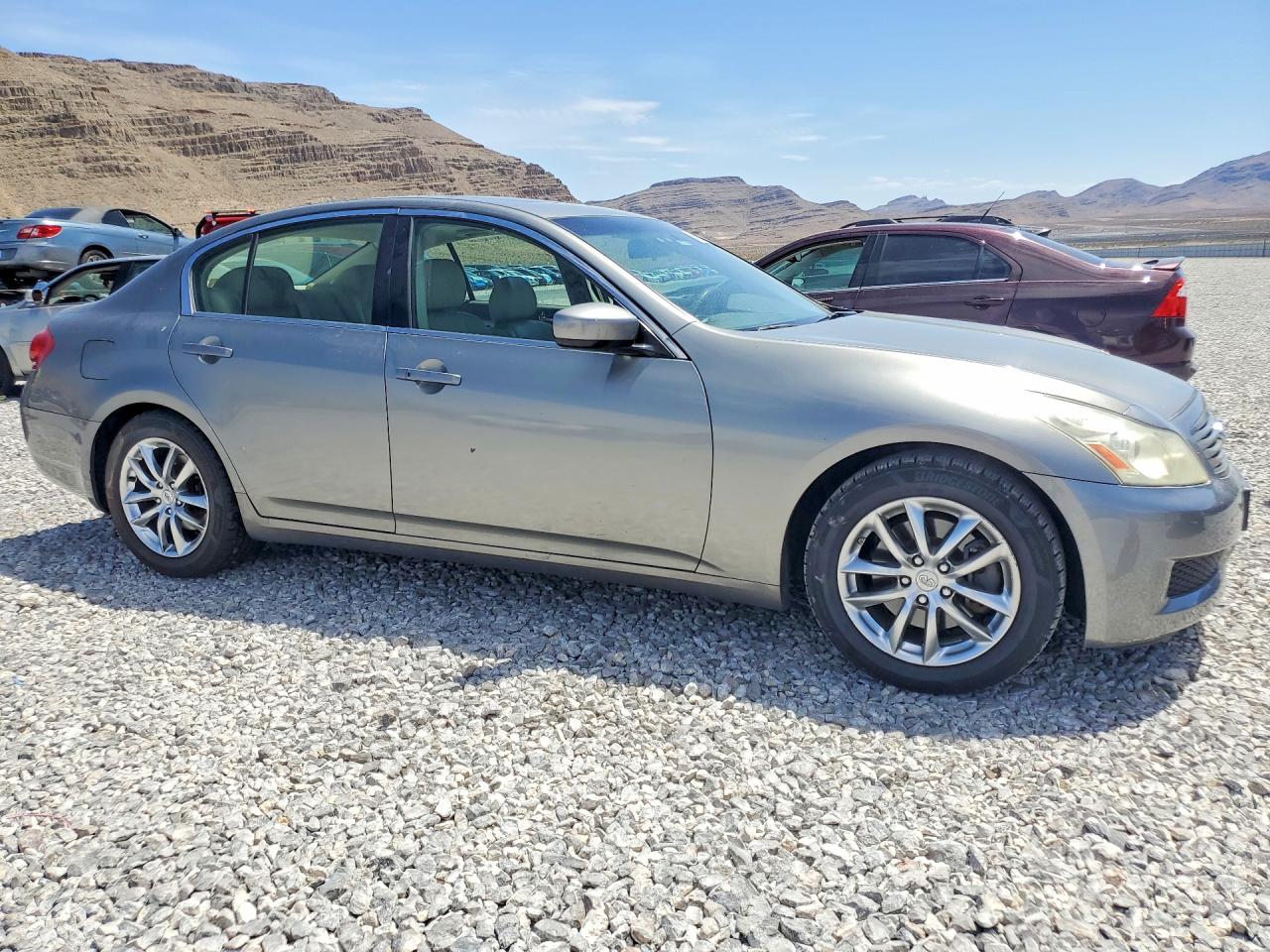 INFINITI G37 Base