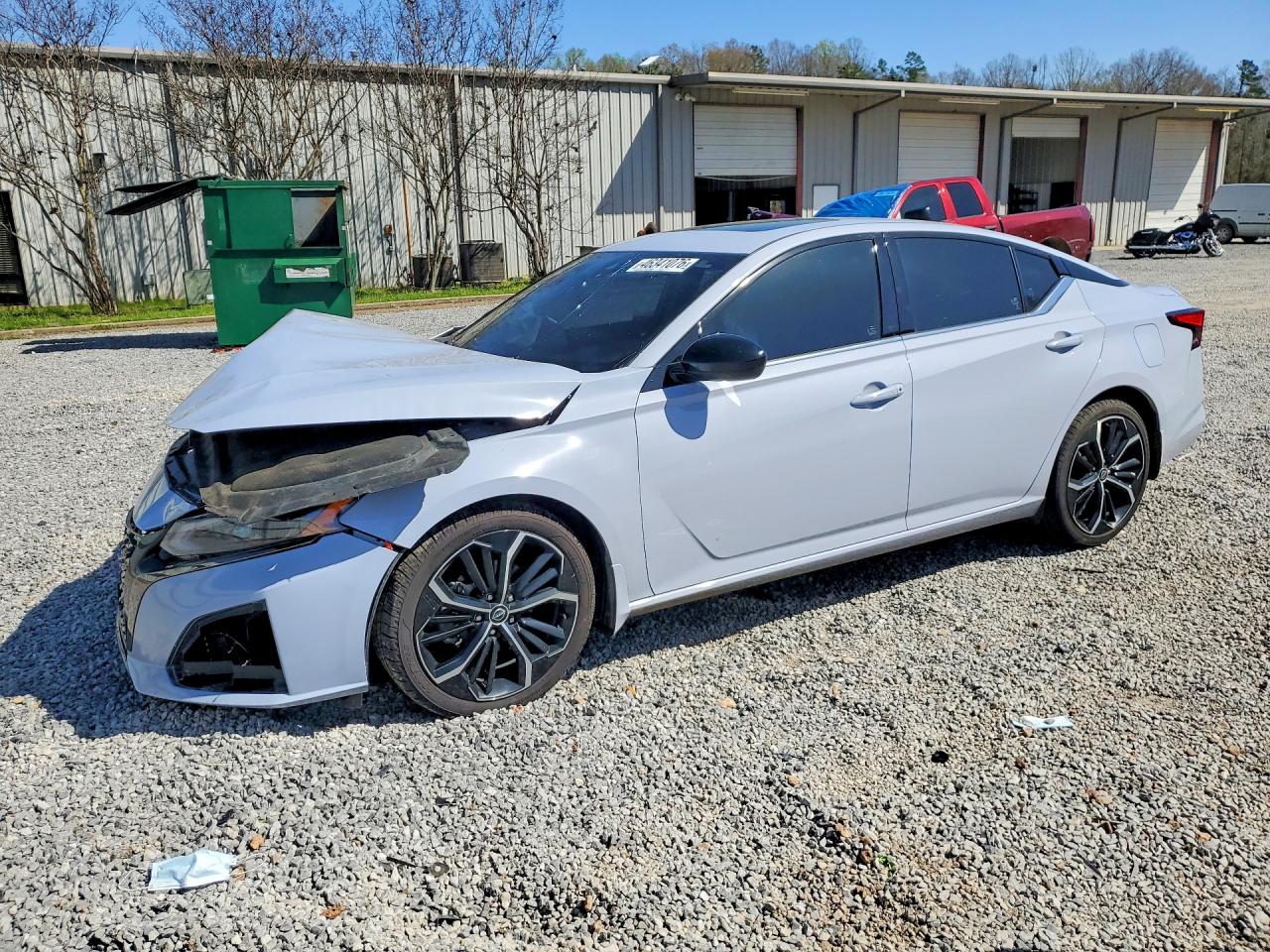 Salvage Nissan Altima Image