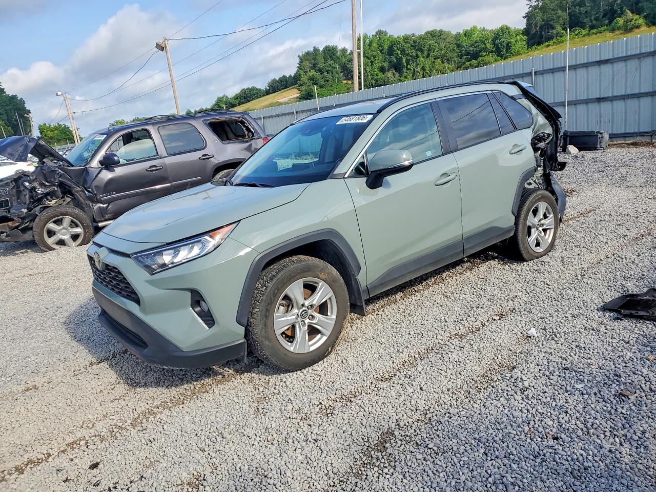 Salvage Toyota RAV4 Image