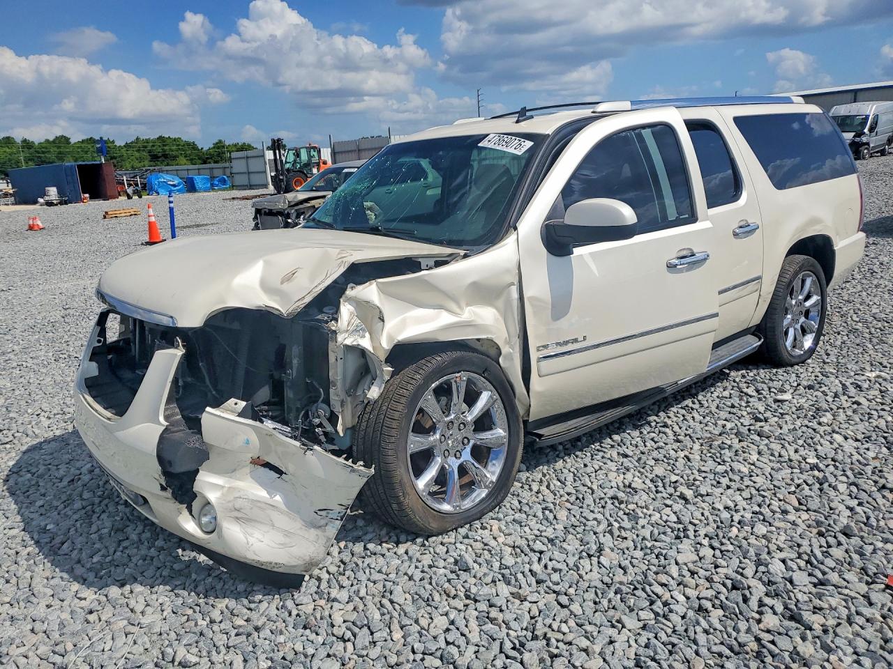 Salvage GMC Yukon Image