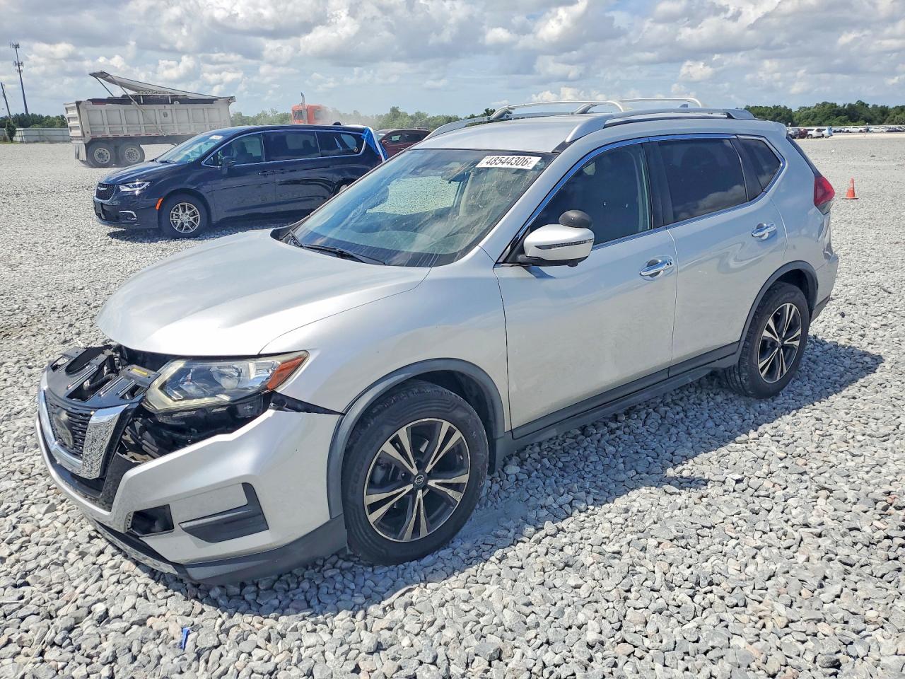 Salvage Nissan Rogue Image
