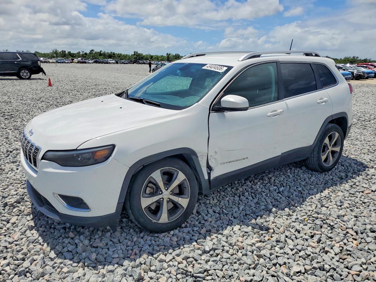 Salvage Jeep Cherokee Image