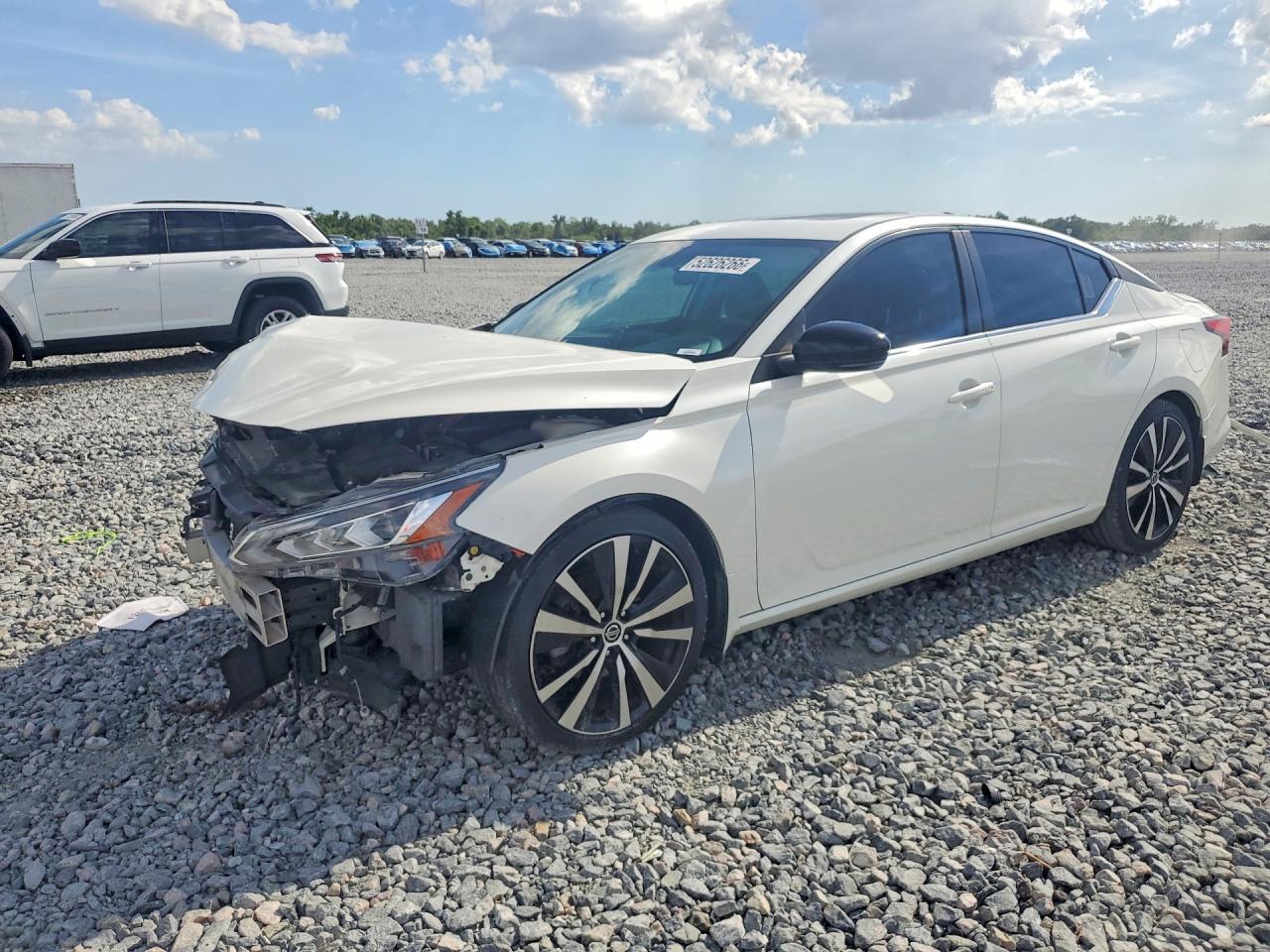Salvage Nissan Altima Image