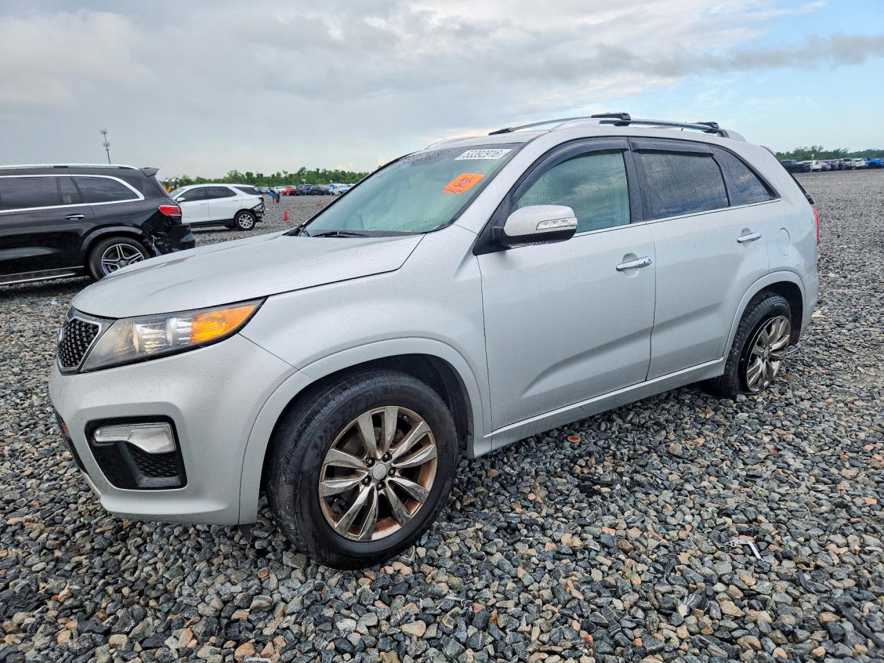 Salvage Kia Sorento Image
