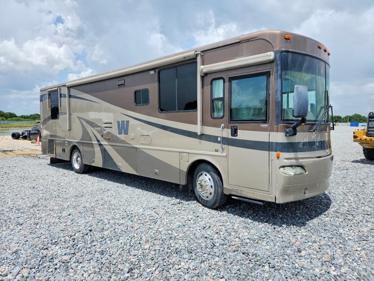 Salvage Winnebago Journey Image
