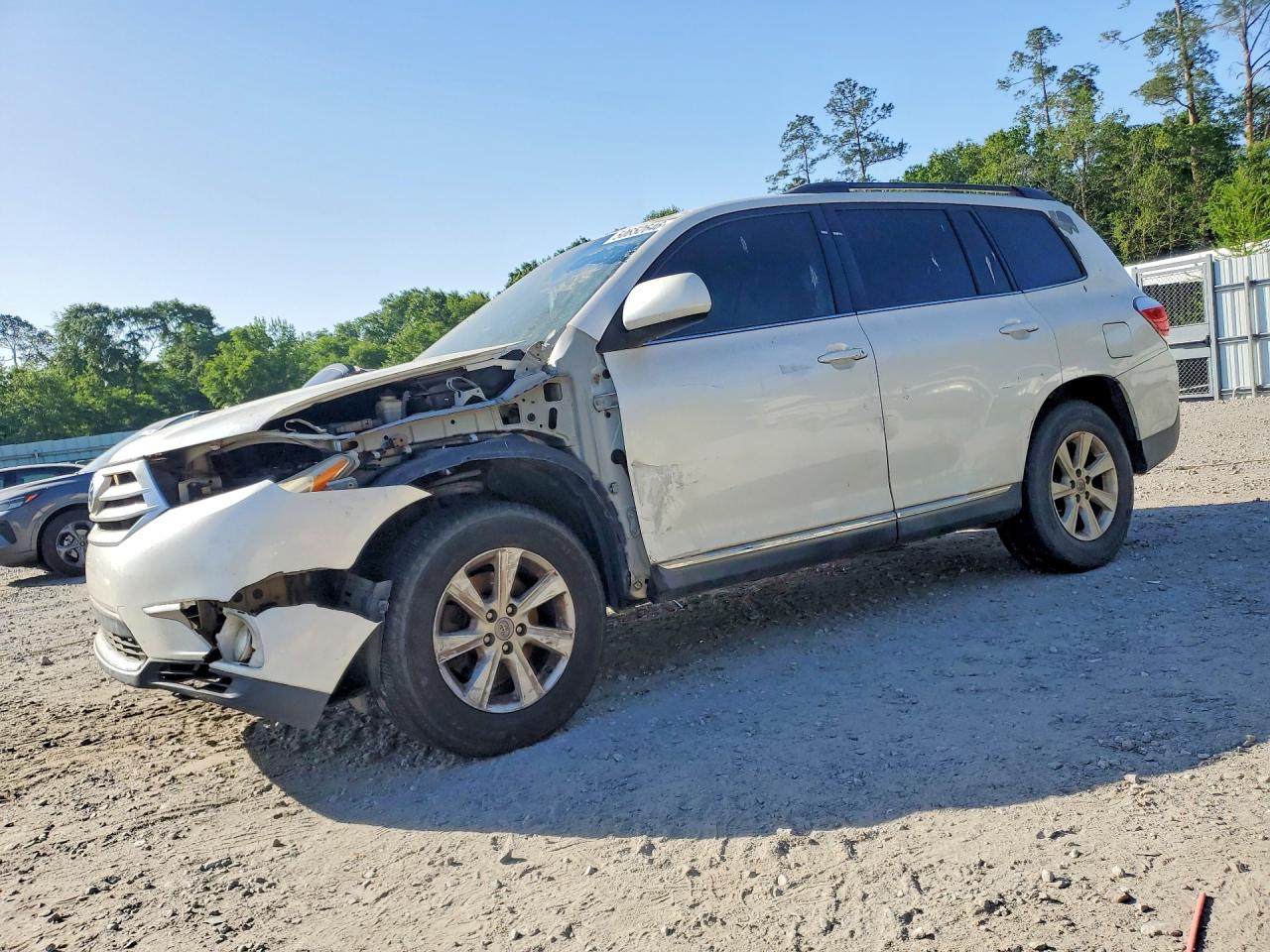Salvage Toyota Highlander Image