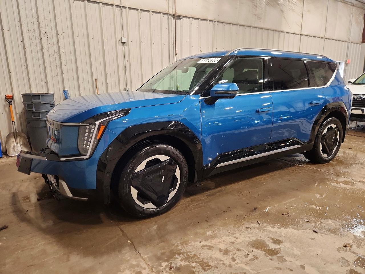 Salvage Kia Ev9 Land Image