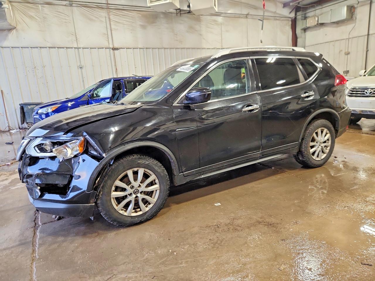 Salvage Nissan Rogue Image