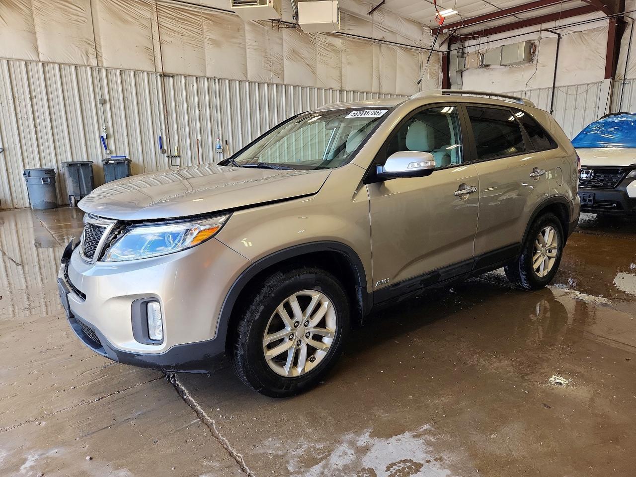 Salvage Kia Sorento Image