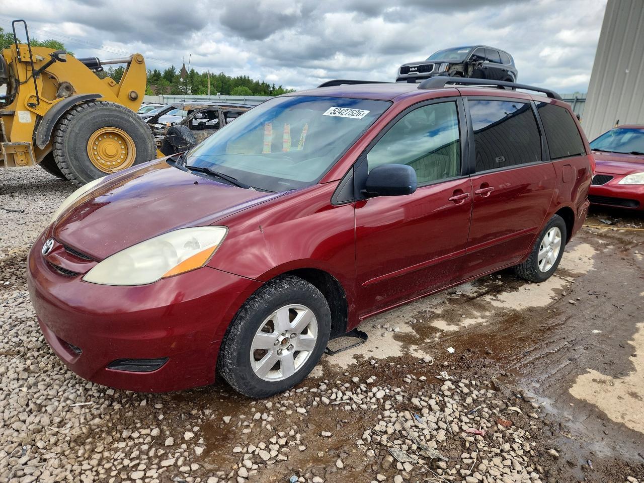 Salvage Toyota Sienna Image