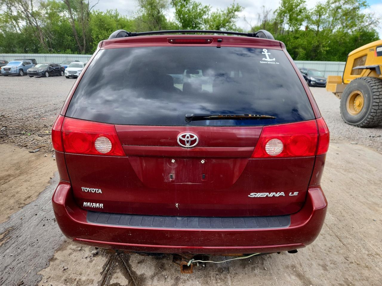 Toyota Sienna Le 8-passenger