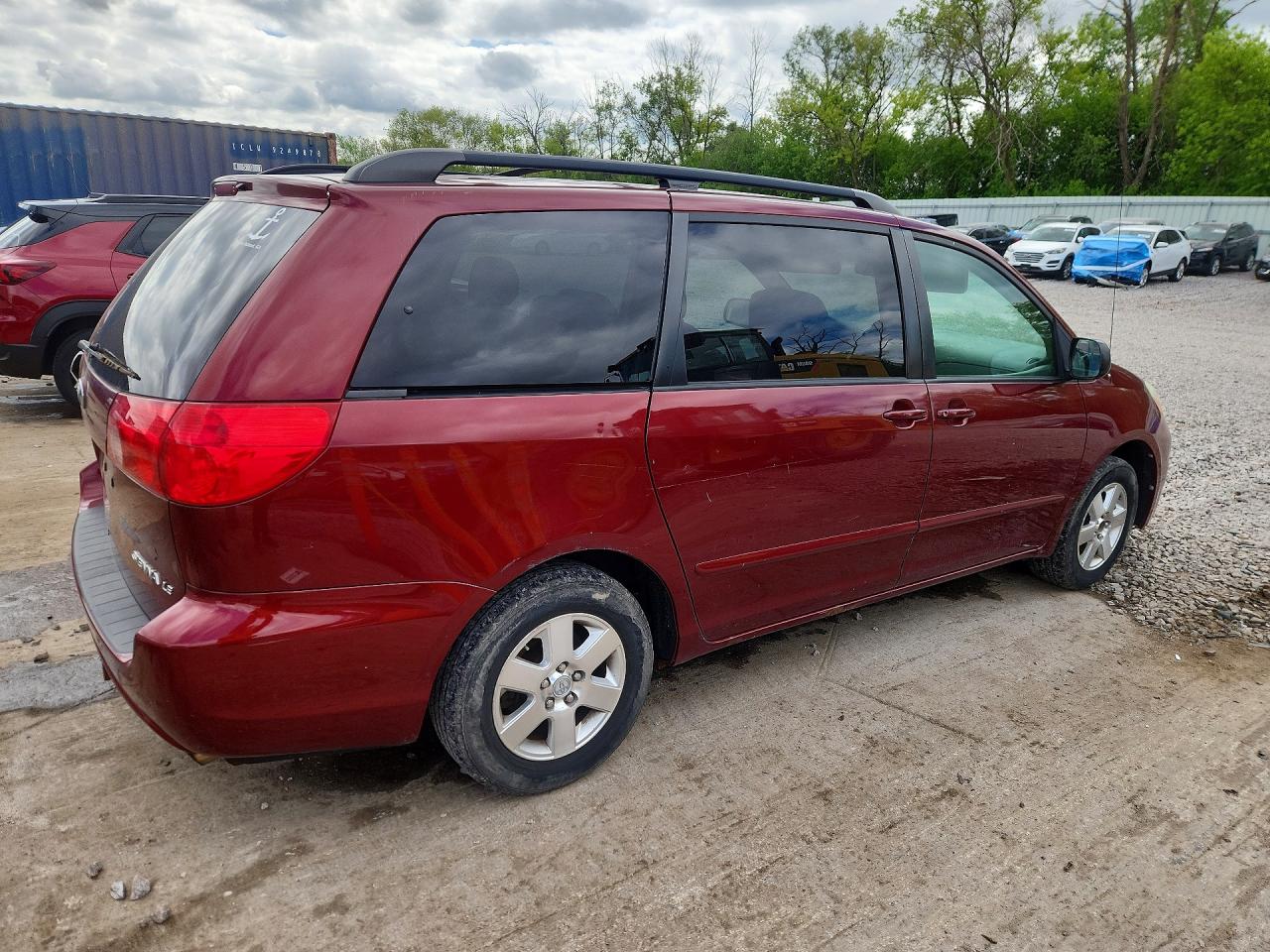 Toyota Sienna Le 8-passenger