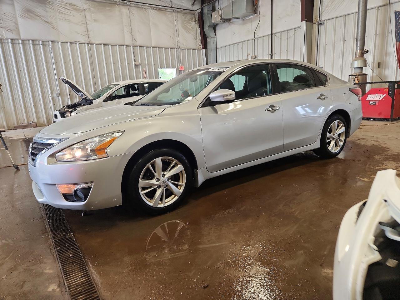 Salvage Nissan Altima Image