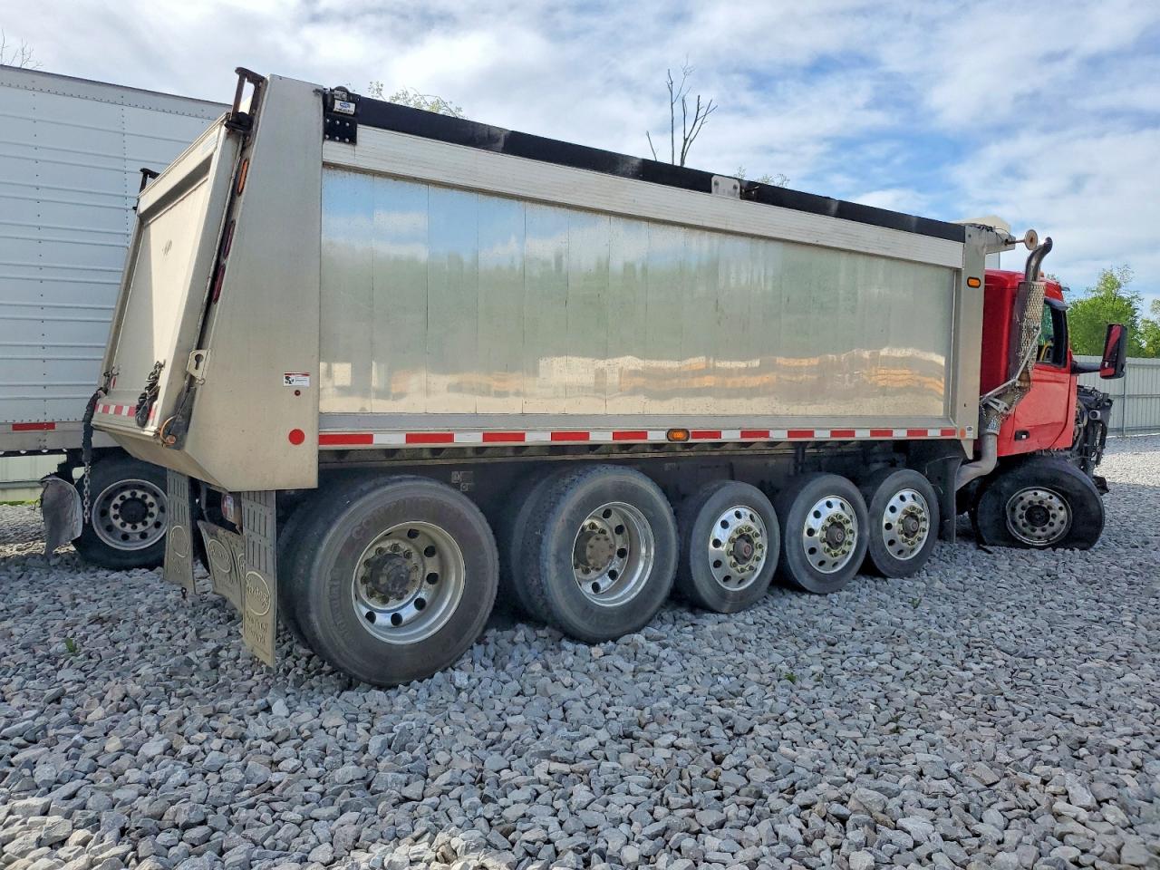 Peterbilt 567
