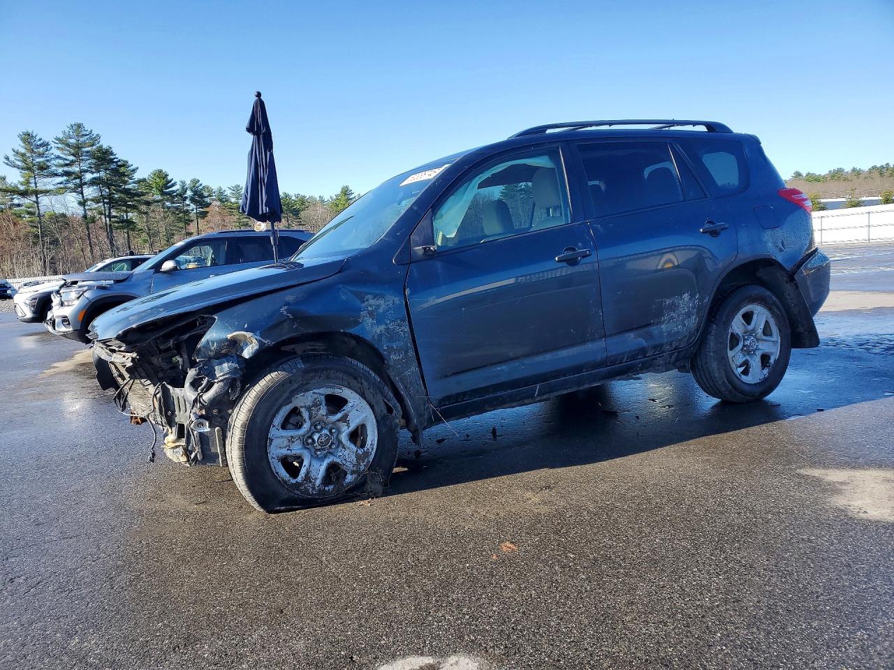Salvage Toyota RAV4 Image