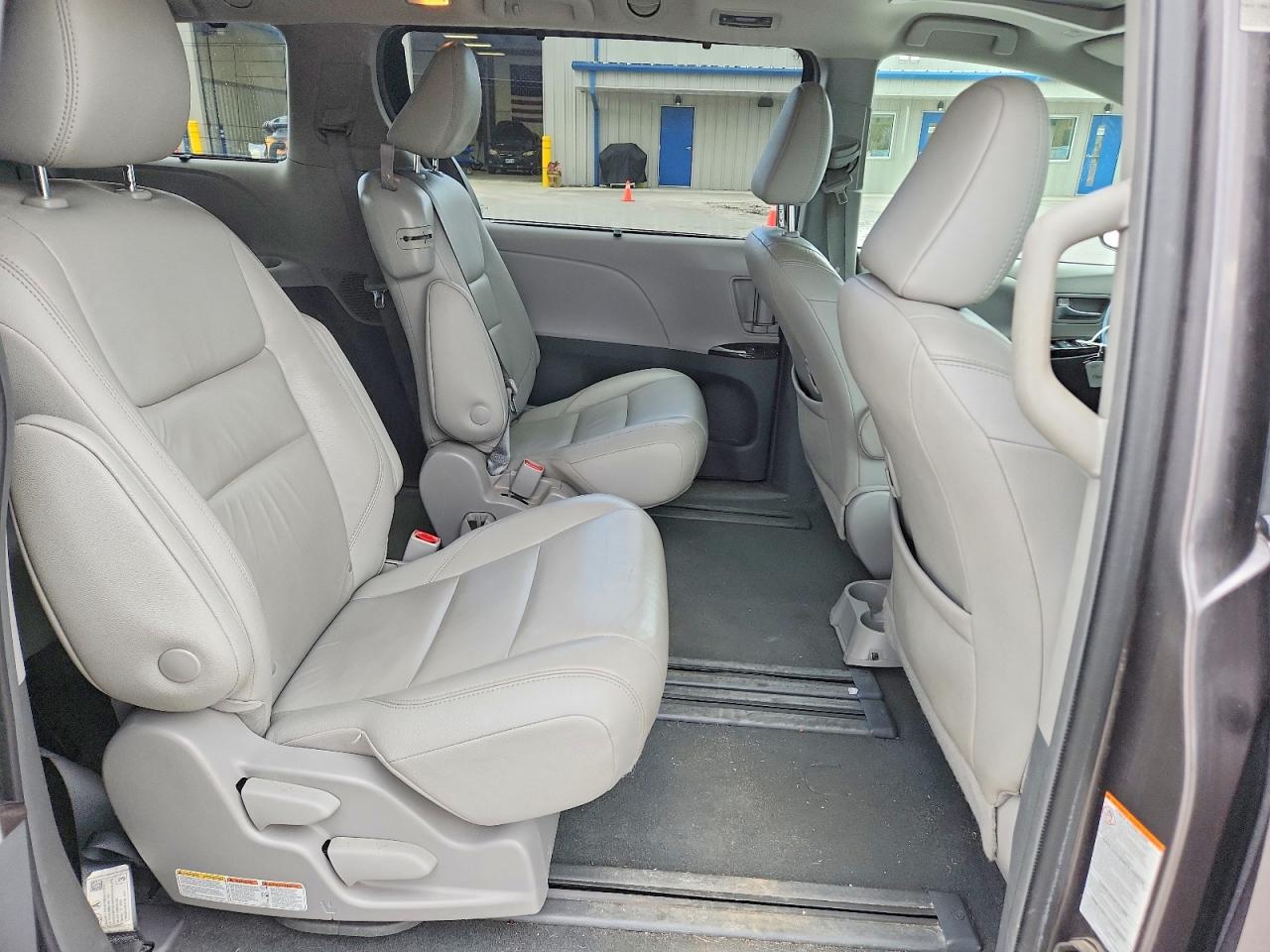 Toyota Sienna Xle 8-passenger