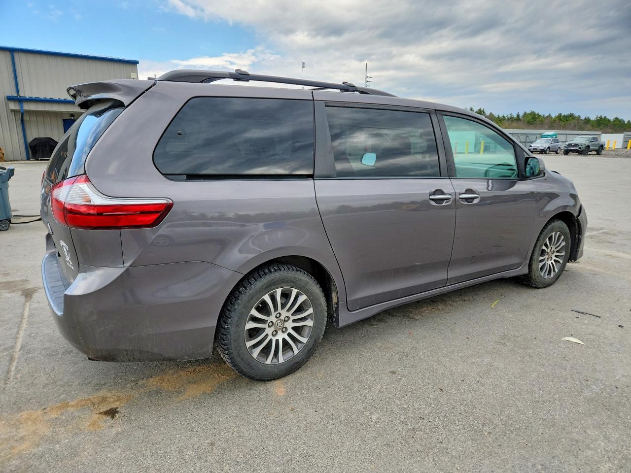 Toyota Sienna Xle 8-passenger