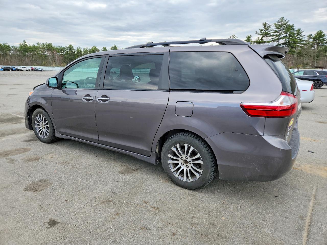 Toyota Sienna Xle 8-passenger