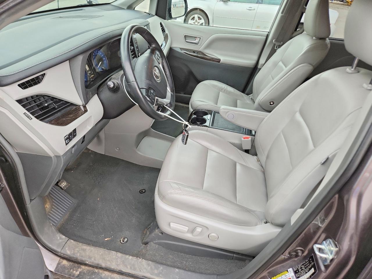 Toyota Sienna Xle 8-passenger