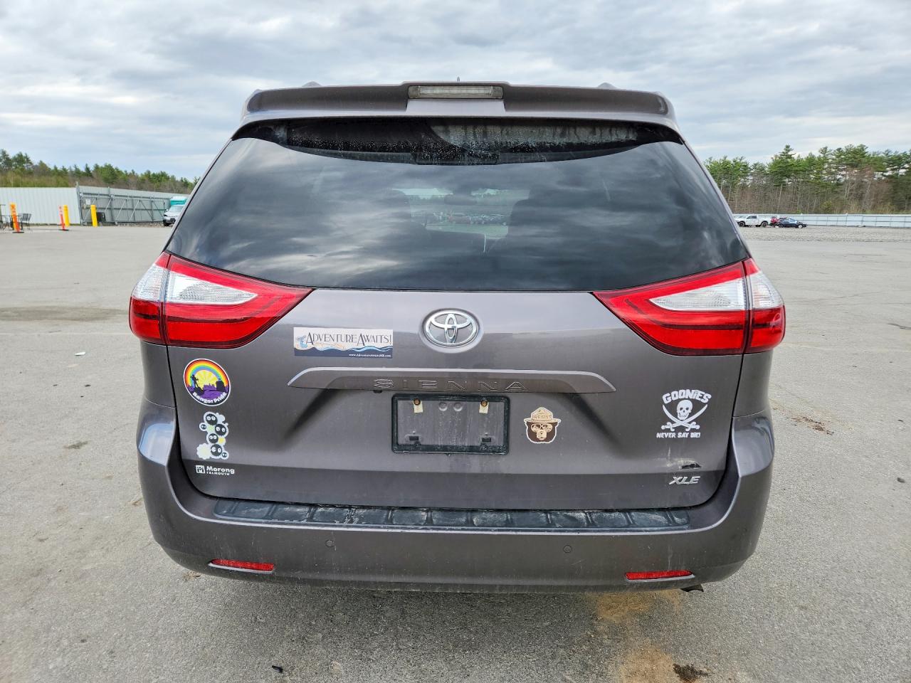 Toyota Sienna Xle 8-passenger