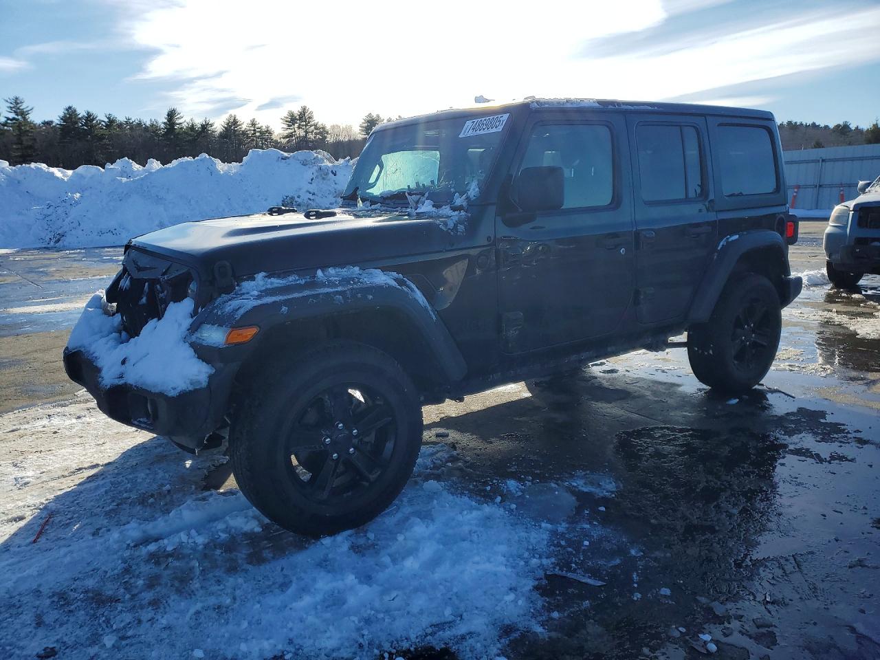 Salvage Jeep Wrangler Image