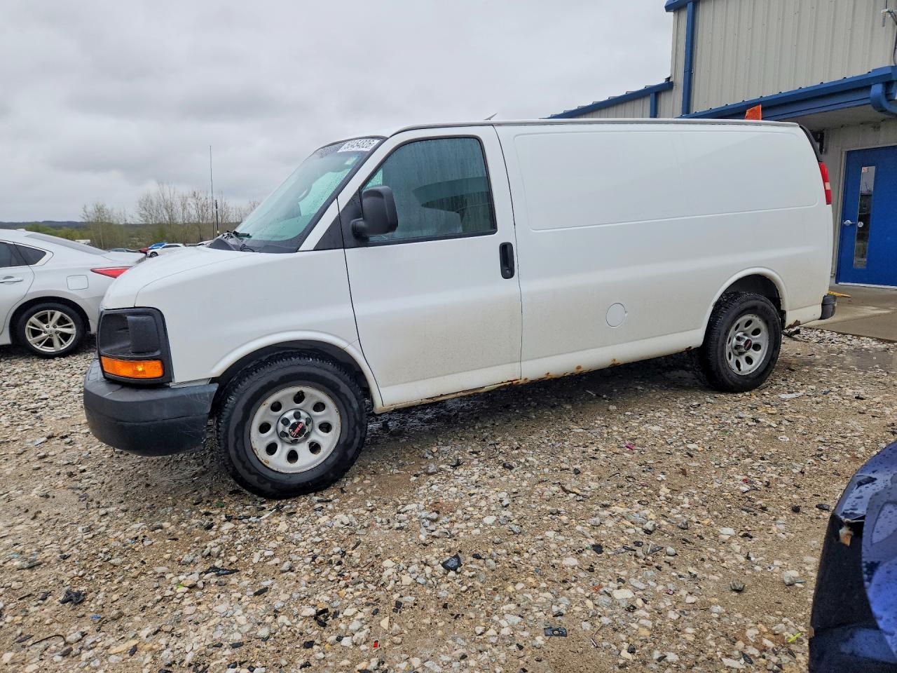 Salvage GMC Savana Image