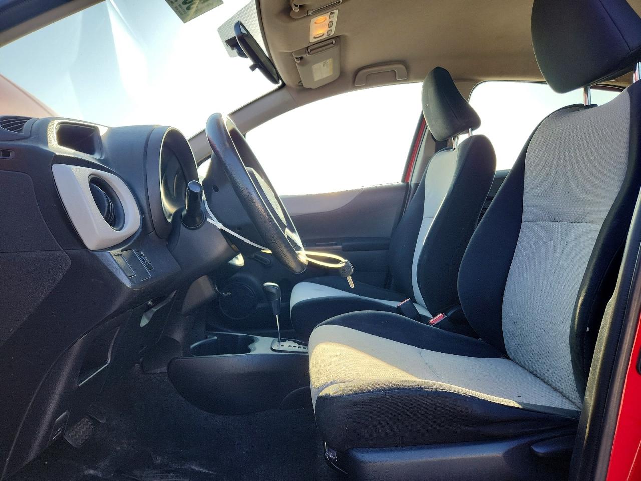 Toyota Yaris 5-door L
