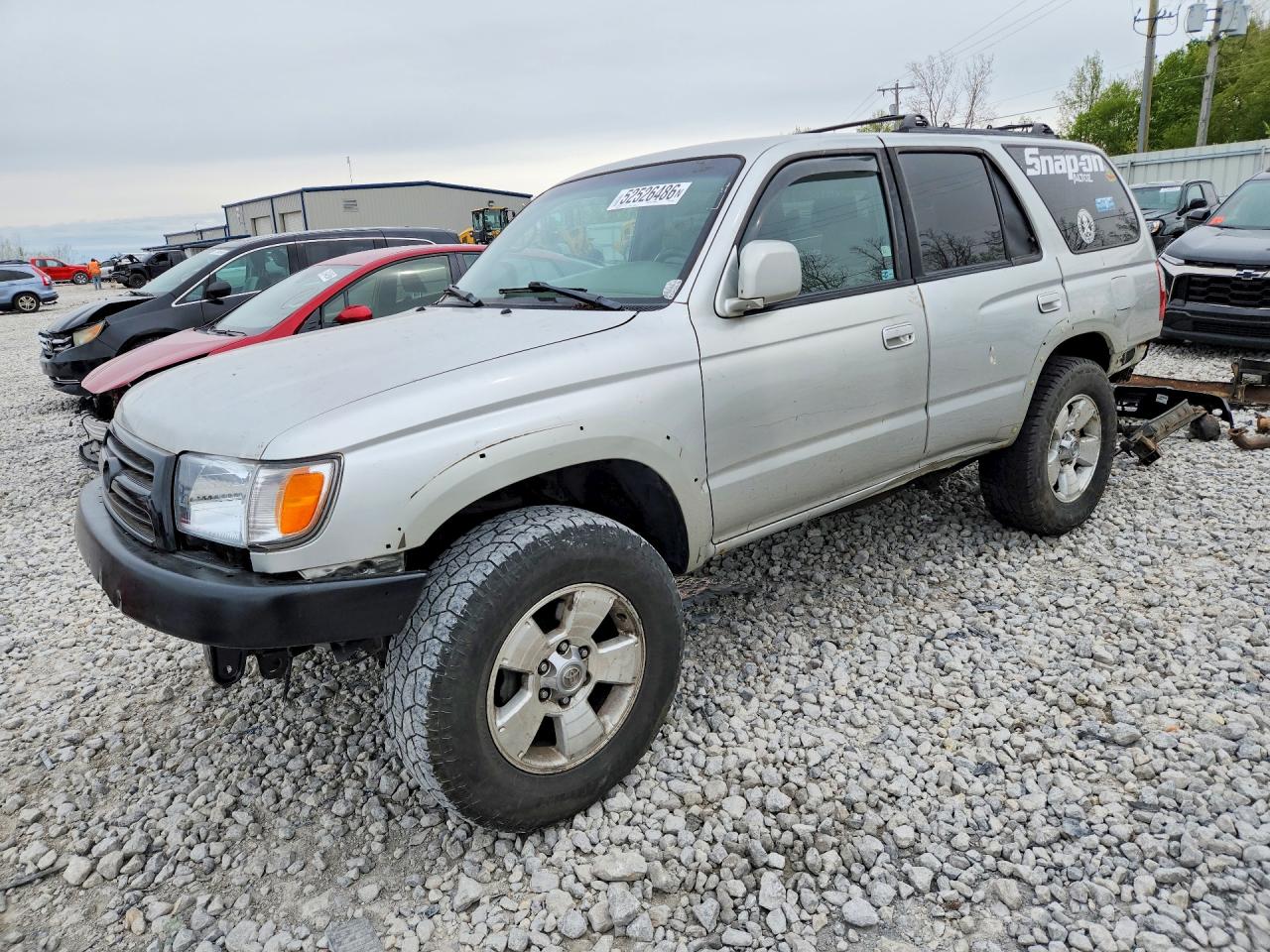 Salvage Toyota 4Runner Image