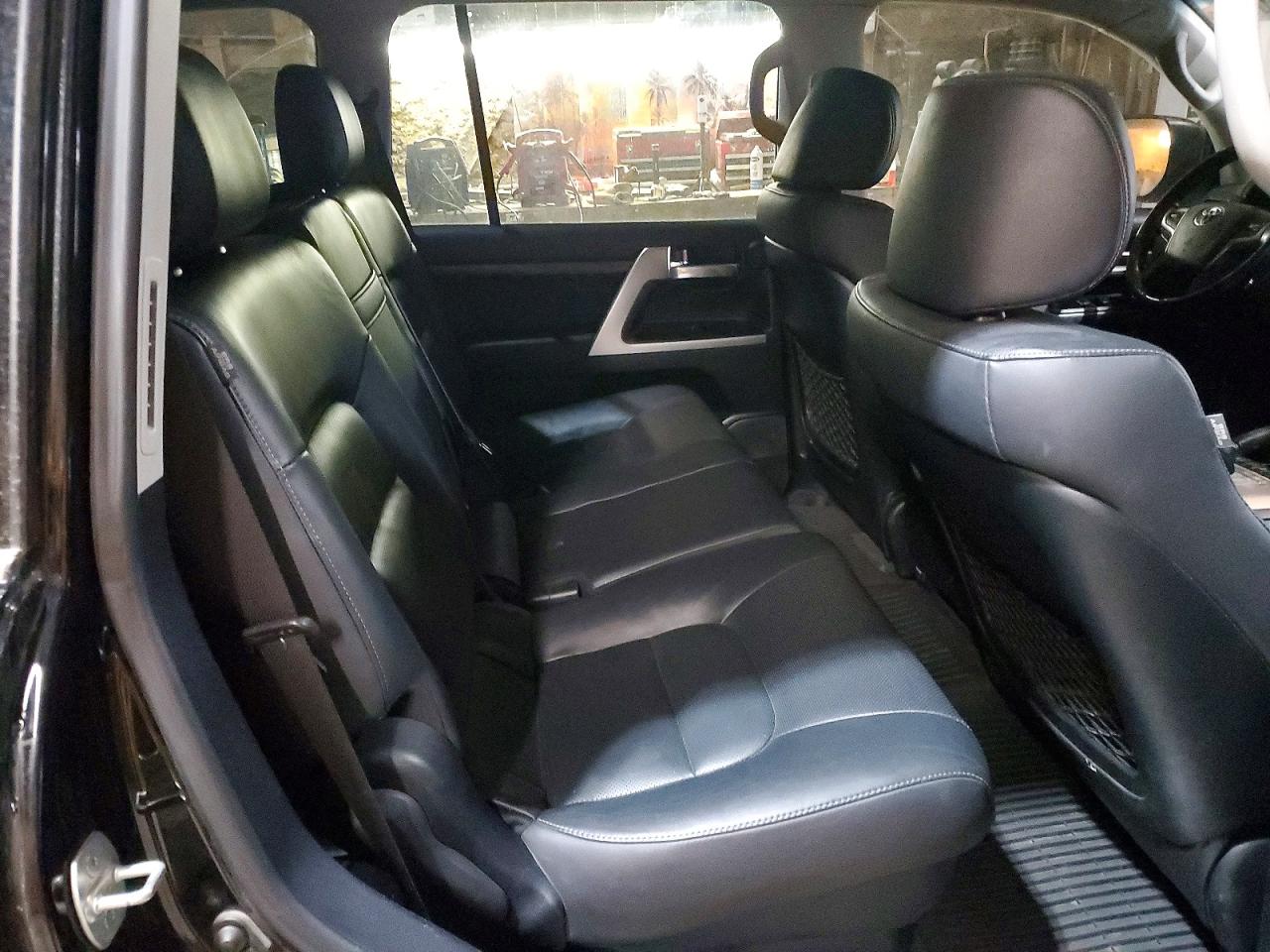 Toyota Land Cruis Base