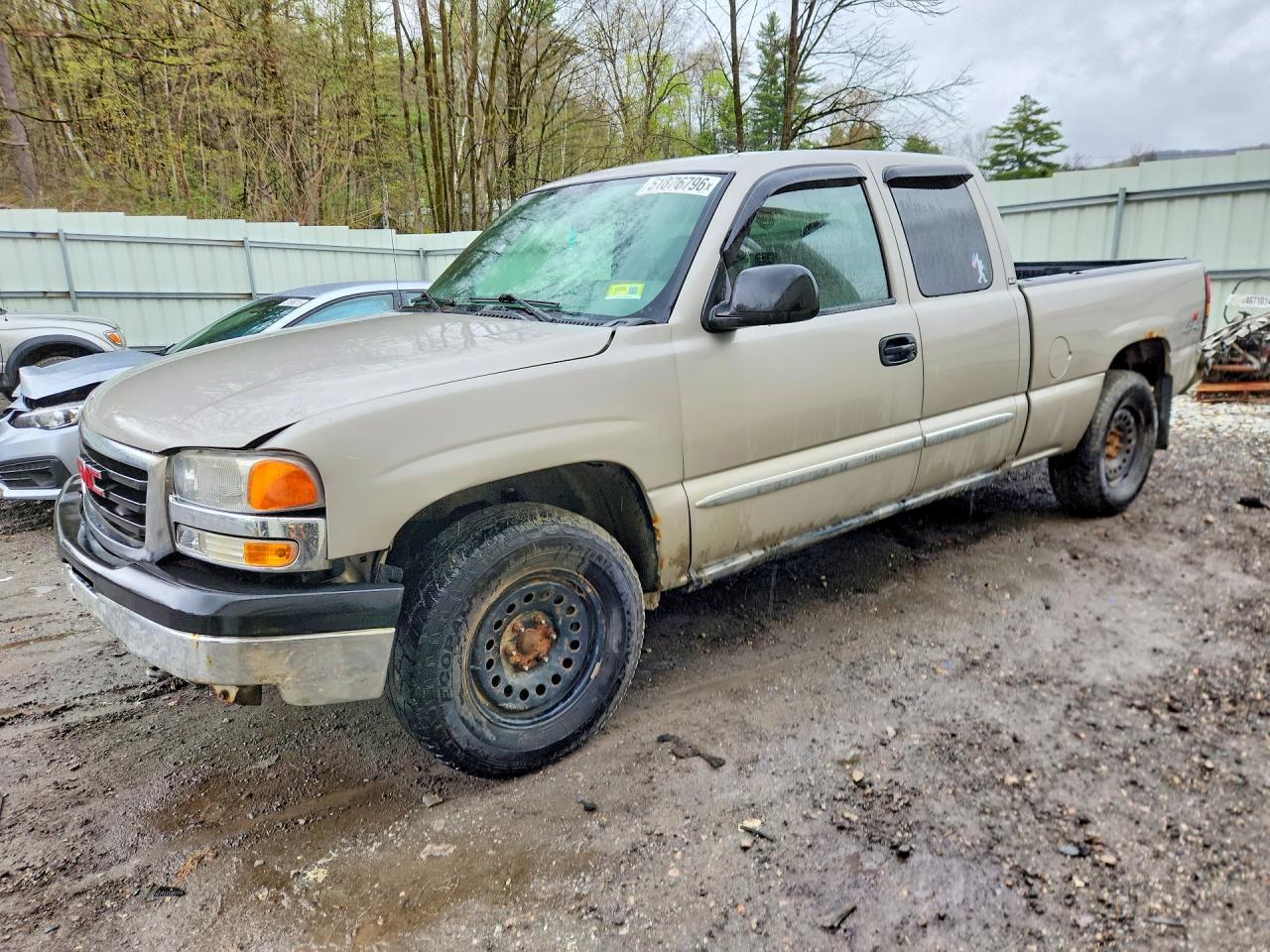 Salvage GMC Sierra Image