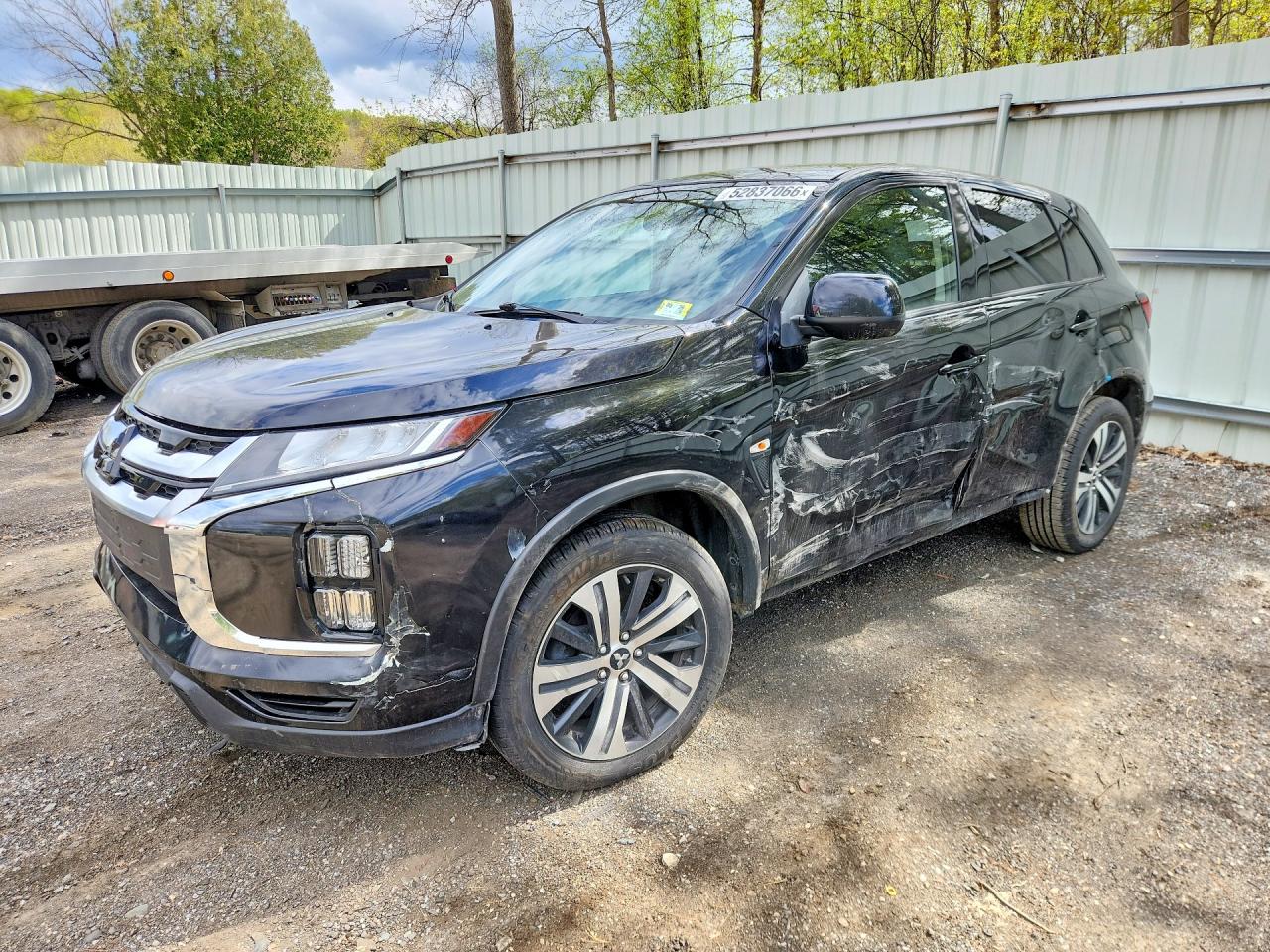 Salvage Mitsubishi Outlander Image