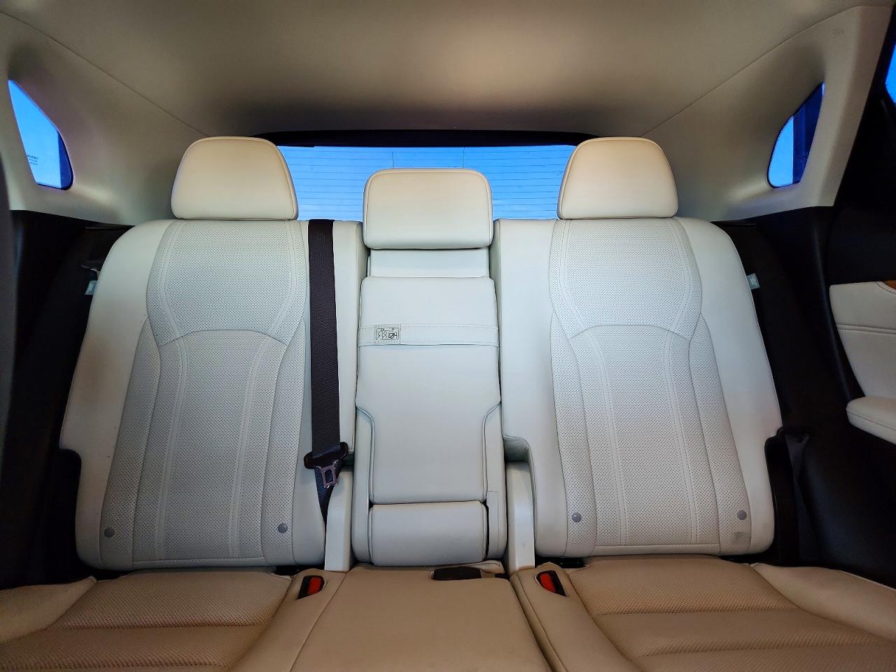 Lexus RX Base