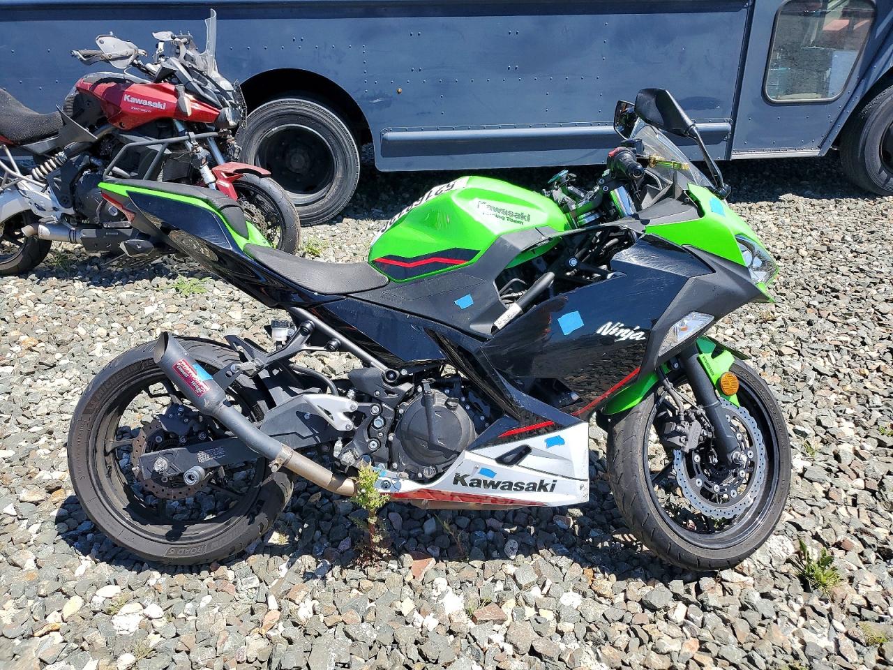 Salvage Kawasaki Ex400 Image