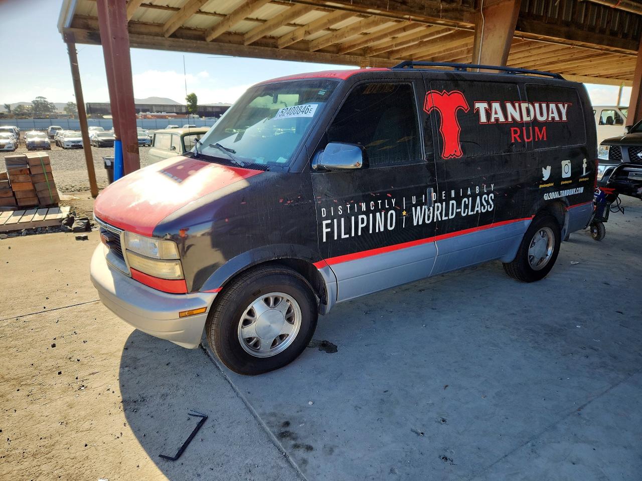 Salvage GMC Safari Image