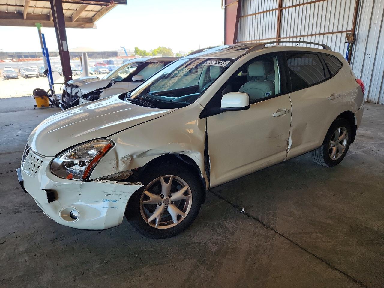 Salvage Nissan Rogue Image